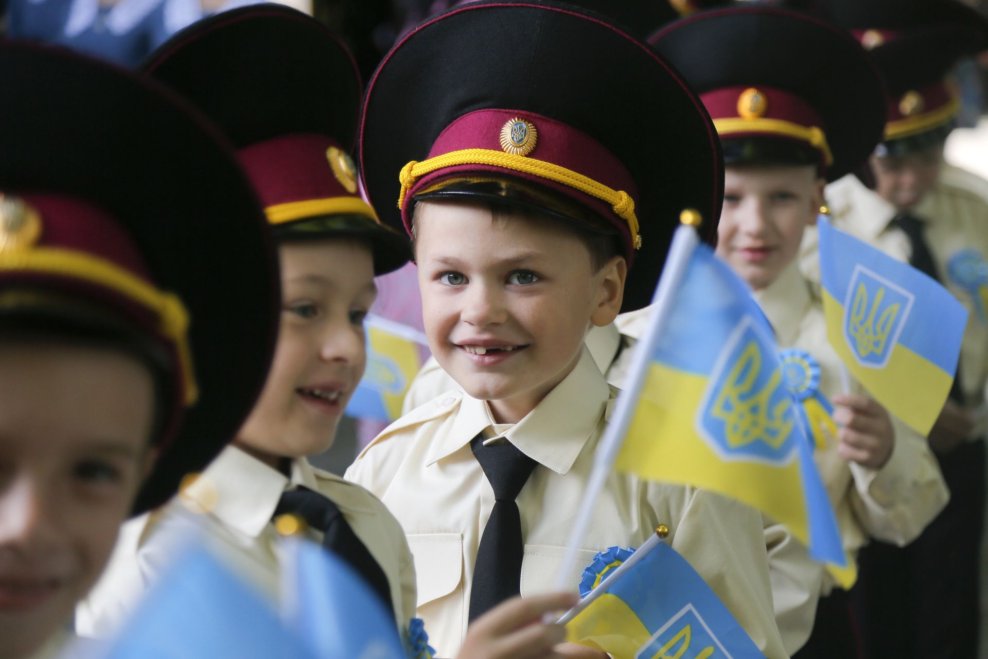 Seven-year old cadets hold Ukrainian flags as they attend a ceremony on the occasion of the first day of school at a cadet lyceum in Kiev, Ukraine, Thursday, Sept. 1, 2016 - Sputnik International, 1920, 12.06.2022
