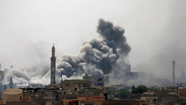 Smoke rises from an airstrike during a battle between Iraqi forces and Islamic State militants in western Mosul, Iraq, May 21, 2017 - Sputnik International
