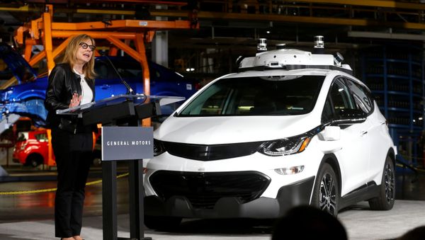 General Motors Chairman & CEO Mary Barra updates auto workers and the media on autonomous vehicles development and the Chevrolet Bolt EV at GM's Orion Assembly plant in Orion, Michigan, U.S., June13, 2017 General Motors Chairman & CEO Mary Barra updates auto workers and the media on autonomous vehicles development and the Chevrolet Bolt EV at GM's Orion Assembly plant in Orion, Michigan, U.S., June13, 2017 - Sputnik International
