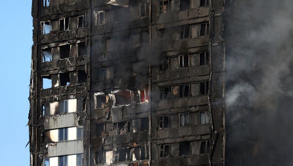 The burnt facade of a tower block is seen as firefighters tackle a serious fire at Latimer Road in West London, Britain June 14, 2017 - Sputnik International