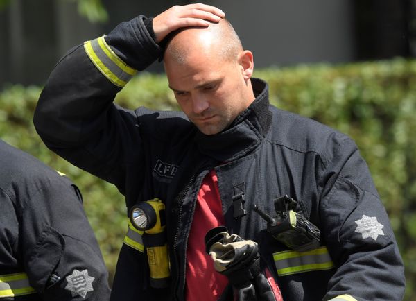Firefighters rest near a tower block, severely damaged in a serious fire, in north Kensington, West London, Britain June 14, 2017. Firefighters rest near a tower block, severely damaged in a serious fire, in north Kensington, West London, Britain June 14, 2017. - Sputnik International