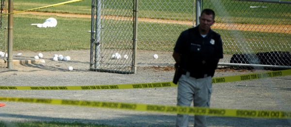 A police officer mans a shooting scene after a gunman opened fire on Republican members of Congress during a baseball practice near Washington in Alexandria, Virginia, June 14, 2017 - Sputnik International