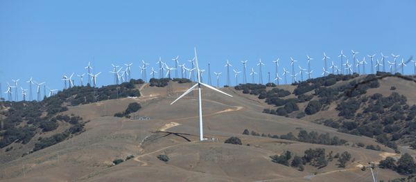 Wind turbine (front C) is pictured at a wind farm in Tehachapi, California, U.S. (File) - Sputnik International