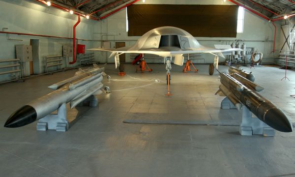 A full-sized model of the unmanned aerial vehicle Skat (background) and Kh-31 guided missiles (foreground) in a hangar of the Russian Aircraft Corporation MiG, the 8th MAKS-2007 air show in Zhukovsky - Sputnik International