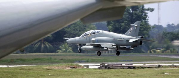 Malaysian airforce's Hawk jet touches down at Kuantan airforce base in Kuantan, east coast of Malaysia, Thursday, Sept. 15, 2005 Malaysian airforce's Hawk jet touches down at Kuantan airforce base in Kuantan, east coast of Malaysia, Thursday, Sept. 15, 2005 - Sputnik International