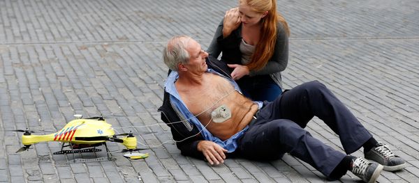 A woman gives a demonstration of an ambulance drone with built in defibrillator at the campus of the Delft Technical University in Delft on October 28, 2014 - Sputnik International