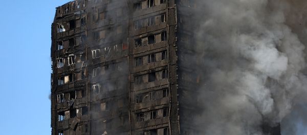 Smoke billows as firefighters tackle a serious fire in a tower block at Latimer Road in West London, Britain June 14, 2017. Smoke billows as firefighters tackle a serious fire in a tower block at Latimer Road in West London, Britain June 14, 2017. - Sputnik International