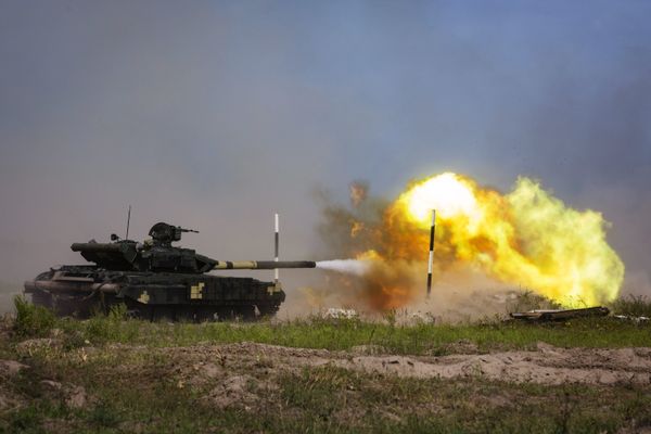 A Ukrainian T-80 A Ukrainian T-80 - Sputnik International