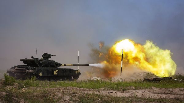 A Ukrainian T-80 - Sputnik International