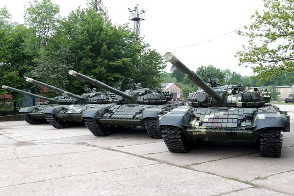 T 72 and T-64 tanks are on display in the Lviv Armor Repair Plant, file photo. T 72 and T-64 tanks are on display in the Lviv Armor Repair Plant, file photo. - Sputnik International