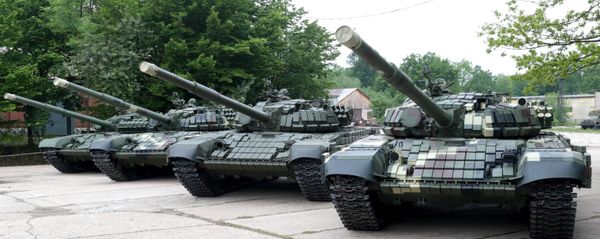 T 72 and T-64 tanks are on display in the Lviv armor repair plant timed to coincide with Europe Day T 72 and T-64 tanks are on display in the Lviv armor repair plant timed to coincide with Europe Day - Sputnik International