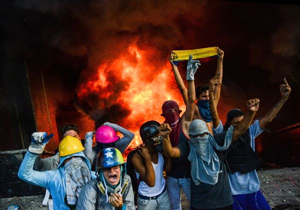 Anti-government demonstrators participate in an attack to the administration headquarters of the Supreme Court of Justice as part of protests against President Nicolas Maduro in Caraca Anti-government demonstrators participate in an attack to the administration headquarters of the Supreme Court of Justice as part of protests against President Nicolas Maduro in Caraca - Sputnik International