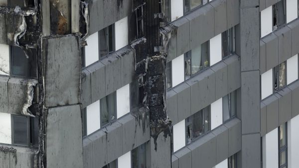 Fire damaged cladding is seen on the lower floors of the fire-gutted Grenfell Tower in London, Friday, June 16, 2017, after a fire engulfed the 24-story building Wednesday morning Fire damaged cladding is seen on the lower floors of the fire-gutted Grenfell Tower in London, Friday, June 16, 2017, after a fire engulfed the 24-story building Wednesday morning - Sputnik International