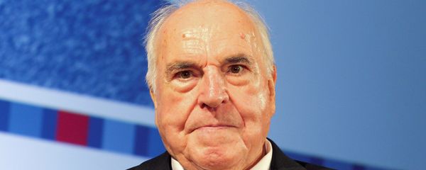 Germany's former Chancellor Helmut Kohl attends a stamp unveiling ceremony during a reception in Berlin. (File) Germany's former Chancellor Helmut Kohl attends a stamp unveiling ceremony during a reception in Berlin. (File) - Sputnik International