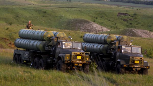 S-300 Favorite surface-to-air missile systems during a bilateral drill of air defense and aviation forces of the Western Military Distric - Sputnik International