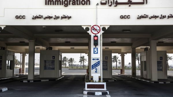 Checkpoint on the closed border between Qatar and Saudi Arabia Checkpoint on the closed border between Qatar and Saudi Arabia - Sputnik International