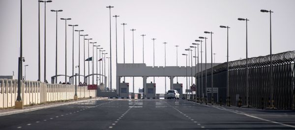 Checkpoint on the closed border between Qatar and Saudi Arabia - Sputnik International