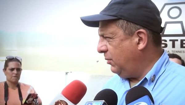 President of Costa Rica Swallows Wasp at Press Briefing - Sputnik International
