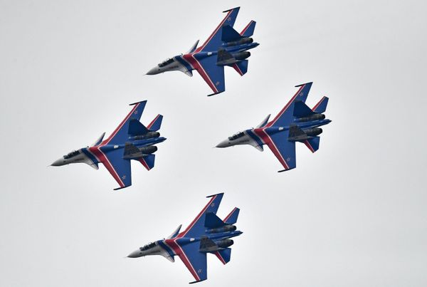 Su-30SM multipurpose fighter jets of the Russian Knights aerobatic display team during a rehearsal of the Victory Day parade air show - Sputnik International