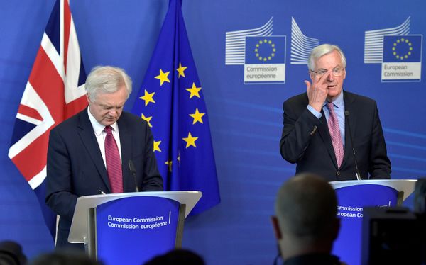 The European Union's chief Brexit negotiator Michael Barnier (R) welcomes Britain's Secretary of State for Exiting the European Union David Davis at the European Commission ahead of their first day of talks in Brussels, Belgium, June 19, 2017. The European Union's chief Brexit negotiator Michael Barnier (R) welcomes Britain's Secretary of State for Exiting the European Union David Davis at the European Commission ahead of their first day of talks in Brussels, Belgium, June 19, 2017. - Sputnik International