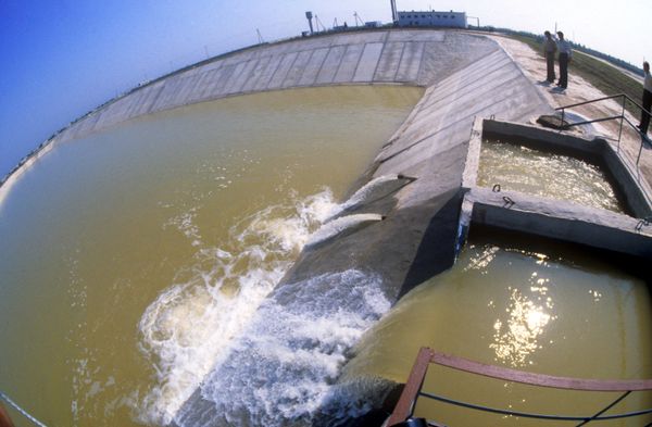 A basin for preserving the hydrogeological balance. The basin feeds the underground springs with Dniepre River water running through the North Crimea Canal - Sputnik International