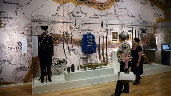 Visitors attend the exhibition For Your Comrades at the State Historical Museum in Moscow marking the 140th anniversary of Bulgaria's liberation war - Sputnik International