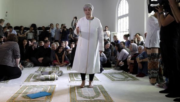 Seyran Ates, standing at center, founder of the Ibn-Rushd-Goethe-Mosque gestures during the opening of the mosque in Berlin, Germany, Friday, June 16, 2017 Seyran Ates, standing at center, founder of the Ibn-Rushd-Goethe-Mosque gestures during the opening of the mosque in Berlin, Germany, Friday, June 16, 2017 - Sputnik International