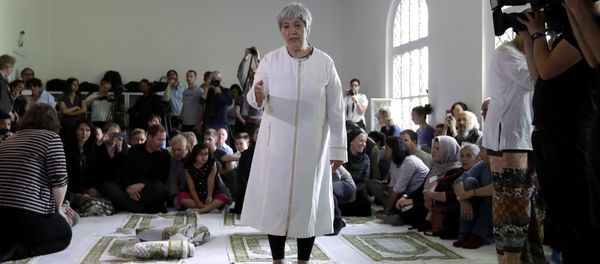Seyran Ates, standing at center, founder of the Ibn-Rushd-Goethe-Mosque gestures during the opening of the mosque in Berlin, Germany, Friday, June 16, 2017 - Sputnik International