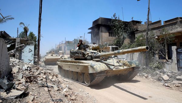 Iraqi military tanks advance towards the Islamic State-held Old City in western Mosul, Iraq June 18, 2017 Iraqi military tanks advance towards the Islamic State-held Old City in western Mosul, Iraq June 18, 2017 - Sputnik International