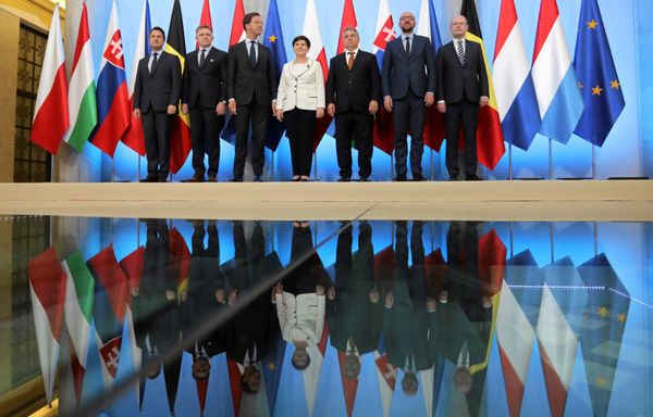 (L-R) Luxembourg's Prime Minister Xavier Bettel, Slovakia's Prime Minister Robert Fico, Dutch Prime Minister Mark Rutte, Poland's Prime Minister Beata Szydlo, Hungary's Prime Minister Viktor Orban, Belgium's Prime Minister Charles Michel and Czech Prime Minister Bohuslav Sobotka pose for a family photo during a meeting of the prime ministers of the Visegrad Group and Benelux countries in Warsaw, Poland, June 19, 2017 - Sputnik International