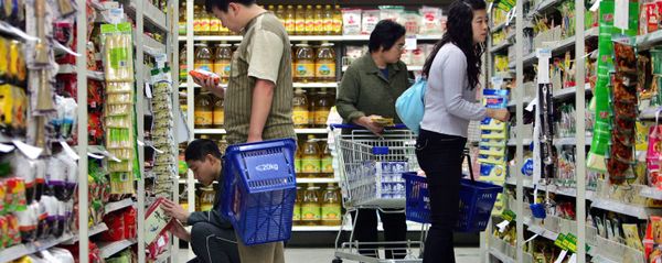 Chinese customers shop at one of the Chinese outlets of the U.S.-based Wal-Mart stores in Beijing, China Thursday Oct. 12, 2006 Chinese customers shop at one of the Chinese outlets of the U.S.-based Wal-Mart stores in Beijing, China Thursday Oct. 12, 2006 - Sputnik International