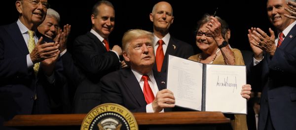 U.S. President Donald Trump is applauded after signing an Executive Order on US-Cuba policy at the Manuel Artime Theater in Miami, Florida, U.S., June 16, 2017 - Sputnik International