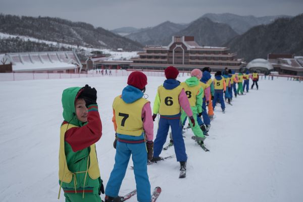 This photo taken on February 19, 2017 shows members of a 'ski camp' at the Masikryong ski resort, near North Korea's east coast port city of Wonsan. - Sputnik International