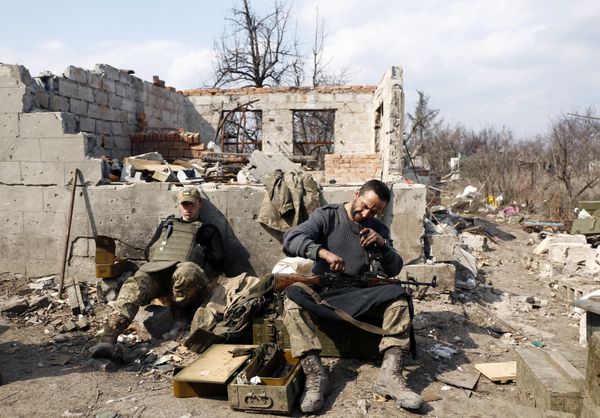 A Ukrainian serviceman prepares ammunition in Avdiivka, Donetsk region on March 30, 2017 - Sputnik International
