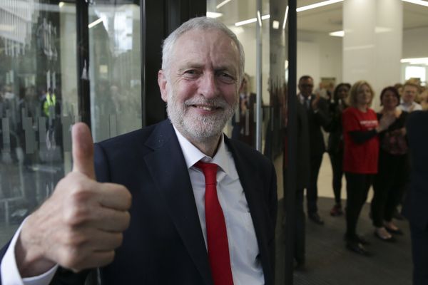 Britain's opposition Labour party Leader Jeremy Corbyn gives a thumbs up as he arrives at Labour Party headquarters in central London on June 9, 2017. Britain's opposition Labour party Leader Jeremy Corbyn gives a thumbs up as he arrives at Labour Party headquarters in central London on June 9, 2017. - Sputnik International