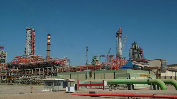 Essar Oil company's Vadinar oil terminal, part of the sprawling oil refinery complex is seen in Gujarat state's Jamnagar district, India (File) - Sputnik International