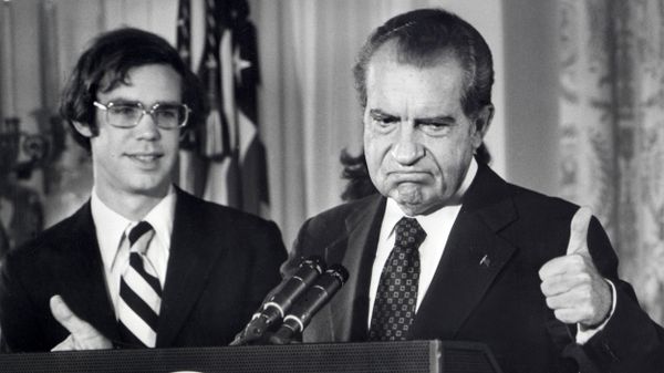 File photo dated 09 August 1974 of the 37th President of the United States, Richard Nixon, as he bids farewell to the White House staff. - Sputnik International