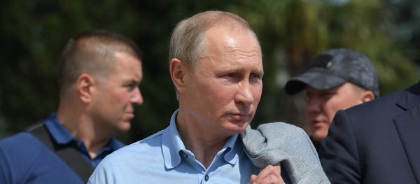 Russian President Vladimir Putin visits the Artek international children's center in Crimea - Sputnik International