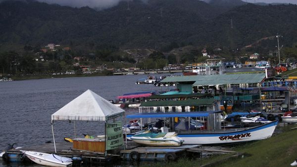 Nine people were dead and 28 missing after a tourist ferry packed with around 170 passengers for the holiday weekend capsized Sunday on a reservoir near the Colombian city of Medellin, officials said. - Sputnik International