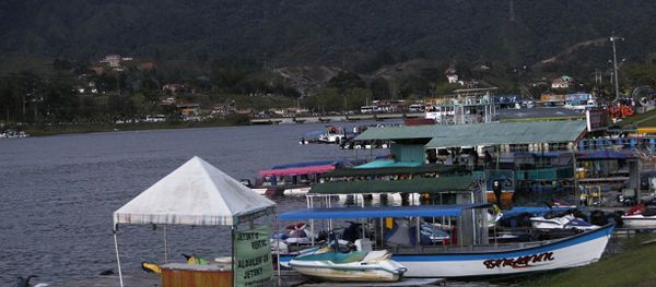 Nine people were dead and 28 missing after a tourist ferry packed with around 170 passengers for the holiday weekend capsized Sunday on a reservoir near the Colombian city of Medellin, officials said. - Sputnik International