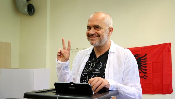 Albanian Socialist Party leader Edi Rama casts his vote during the parliamentary elections in Surel near Tirana, Albania June 25, 2017. - Sputnik International