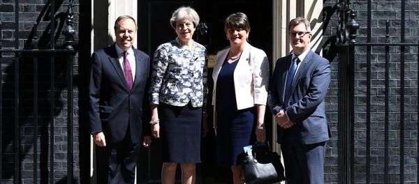 Britain's Prime Minister, Theresa May, poses for a photograph with Democratic Unionist Party (DUP) Leader Arlene Foster, Deputy Leader Nigel Dodds, and Chief Whip Jeffrey Donaldson, outside 10 Downing Street, in central London, Britain June 26, 2017. Britain's Prime Minister, Theresa May, poses for a photograph with Democratic Unionist Party (DUP) Leader Arlene Foster, Deputy Leader Nigel Dodds, and Chief Whip Jeffrey Donaldson, outside 10 Downing Street, in central London, Britain June 26, 2017. - Sputnik International