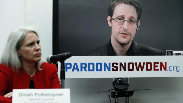 Dinah PoKempner, left, general council for Human Rights Watch, listens as Edward Snowden speaks on a television screen via video link from Moscow during a news conference to call upon President Barack Obama to pardon Snowden before he leaves office, Wednesday, Sept. 14, 2016, in New York. Dinah PoKempner, left, general council for Human Rights Watch, listens as Edward Snowden speaks on a television screen via video link from Moscow during a news conference to call upon President Barack Obama to pardon Snowden before he leaves office, Wednesday, Sept. 14, 2016, in New York. - Sputnik International