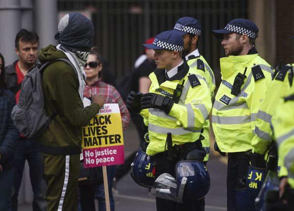 Campaigners face-off with police as they protest over the death of 25-year old young father Edir Frederico Da Costa, who died on June 21 six days after he was detained by police, in London Sunday June 25, 2017. Campaigners face-off with police as they protest over the death of 25-year old young father Edir Frederico Da Costa, who died on June 21 six days after he was detained by police, in London Sunday June 25, 2017. - Sputnik International