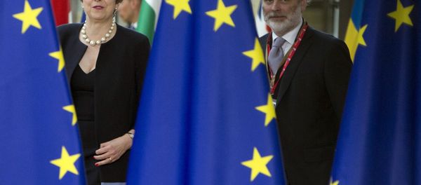 British Prime Minister Theresa May, left, and UK representative to the EU Tim Barrow arrive for an EU summit at the Europa building in Brussels on Thursday, June 22, 2017. British Prime Minister Theresa May, left, and UK representative to the EU Tim Barrow arrive for an EU summit at the Europa building in Brussels on Thursday, June 22, 2017. - Sputnik International