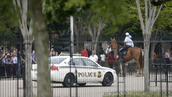 US Secret Service Car Parked Outside the White House - Sputnik International