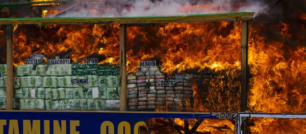 Smoke and flames billow from burning drugs during a destruction ceremony of seized narcotic drugs on the outskirts of Yangon, Myanmar, Monday, June 26, 2017. - Sputnik International
