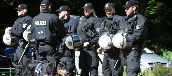 A dog passes a row of police men during a G20 demonstration against the ban of Hamburg's authorities of a G20 protestors camp in the Stadtpark park in Hamburg, Germany June 26, 2017 A dog passes a row of police men during a G20 demonstration against the ban of Hamburg's authorities of a G20 protestors camp in the Stadtpark park in Hamburg, Germany June 26, 2017 - Sputnik International