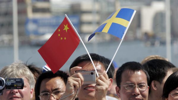 People equipped with flags and cameras greet Chinese president Hu Jintao on the arrival at Goteborg harbour to participate in the homecoming celebration of the sailing vessel Gotheborg on Saturday June 9, 2007 People equipped with flags and cameras greet Chinese president Hu Jintao on the arrival at Goteborg harbour to participate in the homecoming celebration of the sailing vessel Gotheborg on Saturday June 9, 2007 - Sputnik International