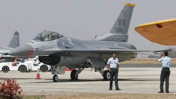 An Indian Air Force official poses for photographs with U.S. fighter aircraft F-16 parked at Yelahanka air base (File) An Indian Air Force official poses for photographs with U.S. fighter aircraft F-16 parked at Yelahanka air base (File) - Sputnik International